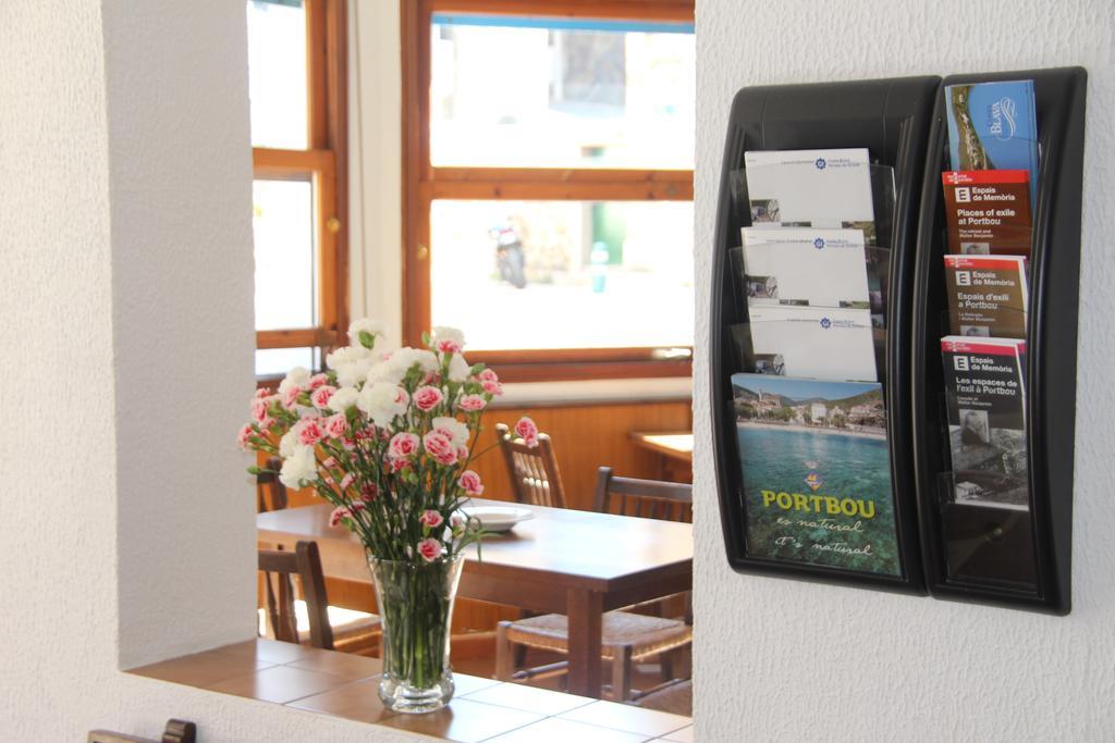 Hostal Portbou Exterior photo